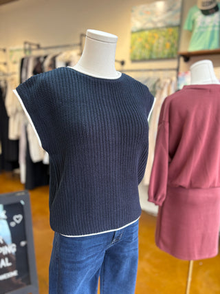 Contrast Trim Knit w/ Back Buttons