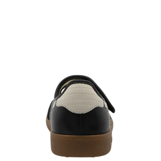Aya in Black Milk Sneakerina